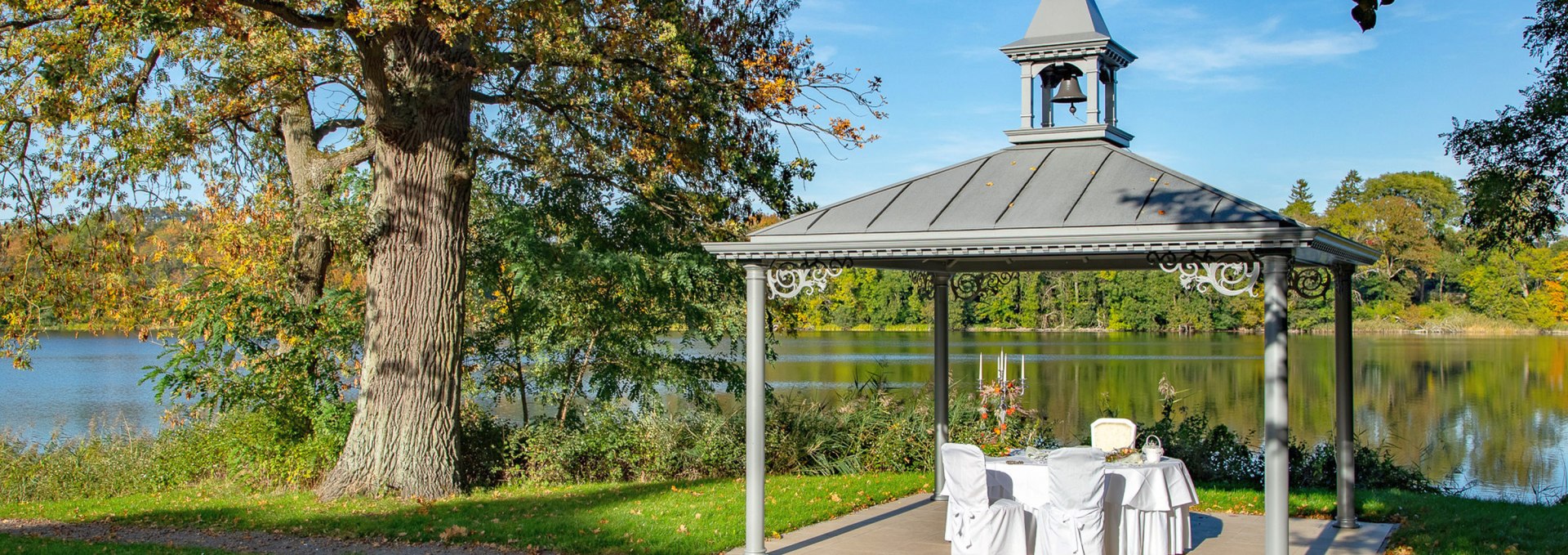 Grandiose view: civil marriage ceremony possible directly at the Haussee lake, © Seeschloss Schorssow