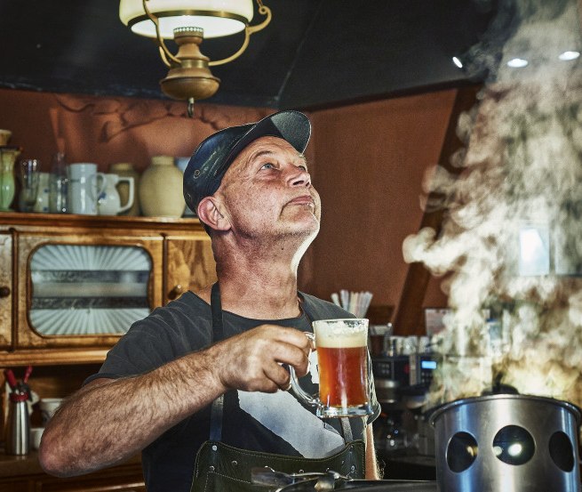 The master brewer enjoying his work., © TMV/pocha.de