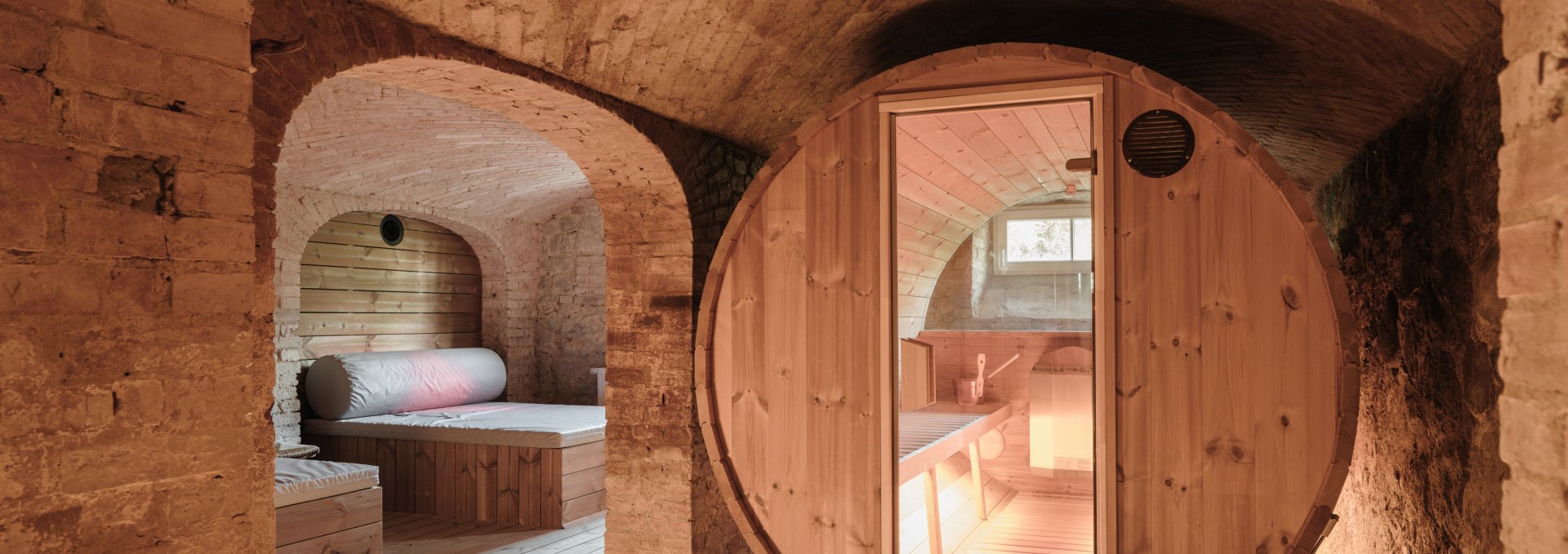 Stylish sauna area in the cellar of the Hessenburg manor house, © Gutshaus Hessenburg / Philipp Obkircher