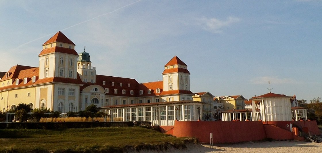 Spa square with spa house in background view sea side, © Tourismuszentrale Rügen