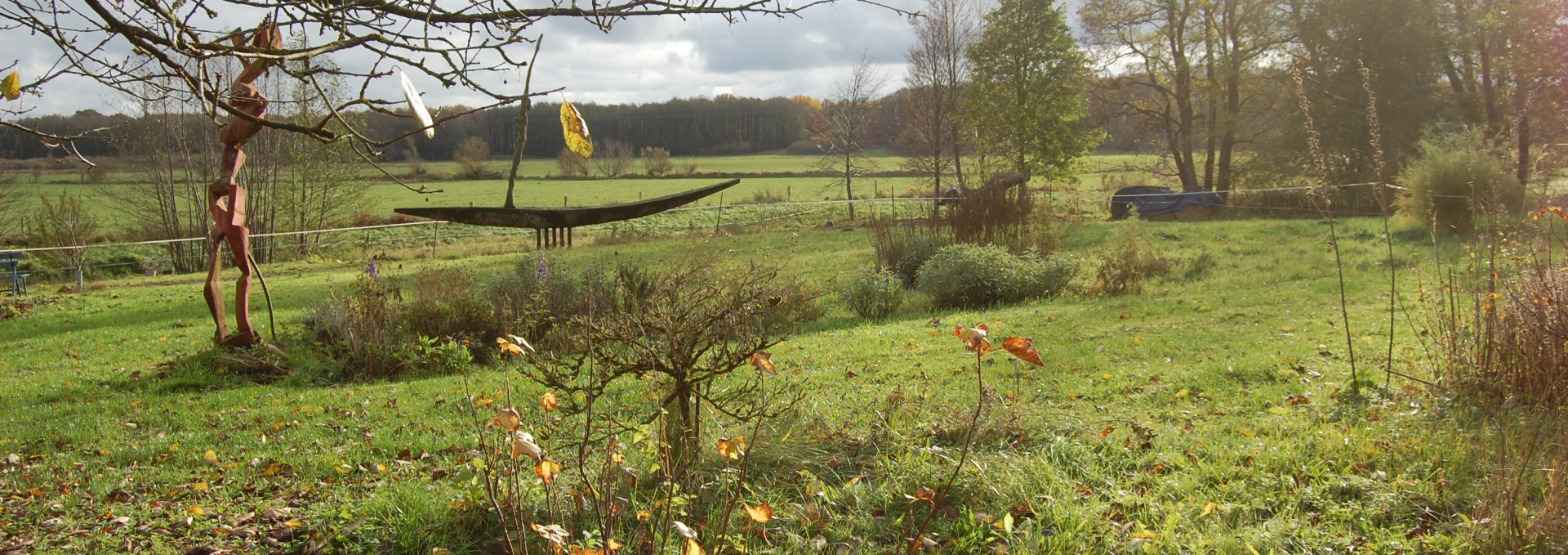 Idyllic grounds in the Rhythmusreich sculpture garden in Müggenwalde, © Rhythmusreich / Thomas Reich