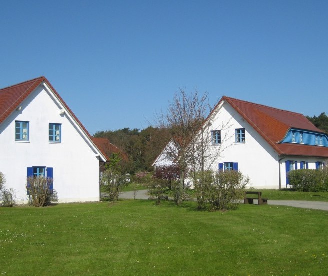 Near the beach, the houses are scattered on the spacious area., © TMV