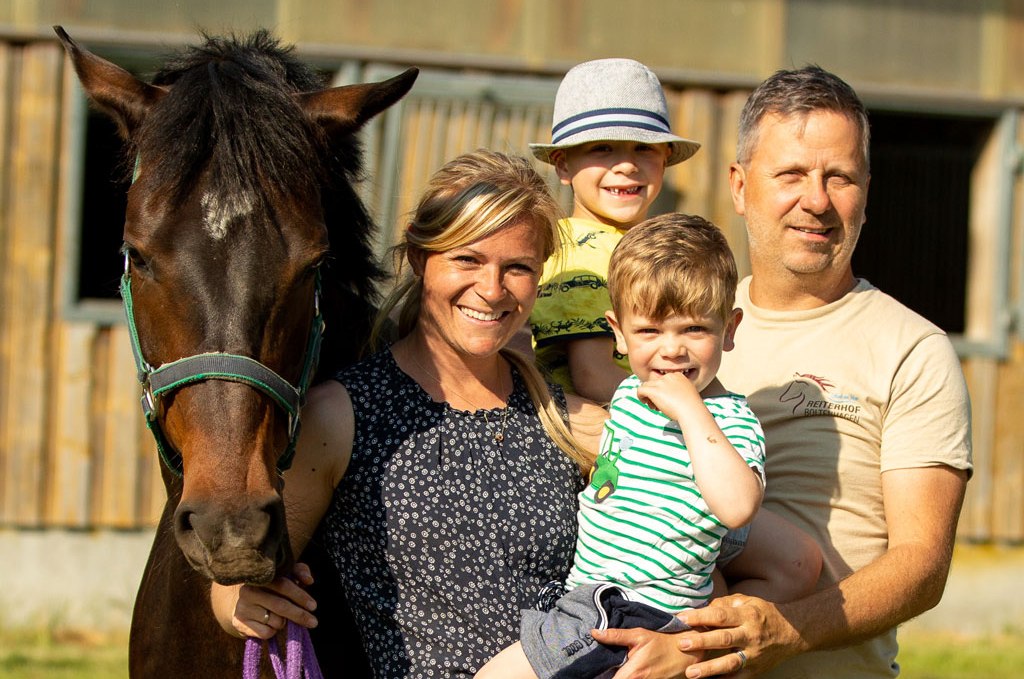 We are the family Süß and with the Reiterhof Boltenhagen we fulfill our life's dream. The Baltic resort Boltenhagen has captivated us with its flair and natural beauty and we want to share this enthusiasm with our customers., © Fotografie Ulrike Pawandenat