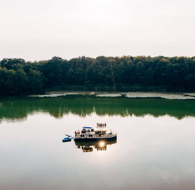 Happiness lies in the silence. A houseboat trip in the Mecklenburg Lake District is the most beautiful little escape from everyday life., © TMV/Gänsicke