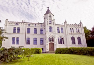 Built in 1869 in neo-Gothic Thudor style, designed by Heinrich Thormann, © Kleine-Mölle