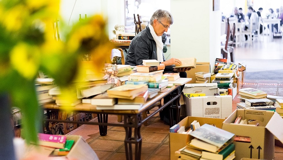 500,000 books waiting for reading fans, © Gutshotel Groß Breesen