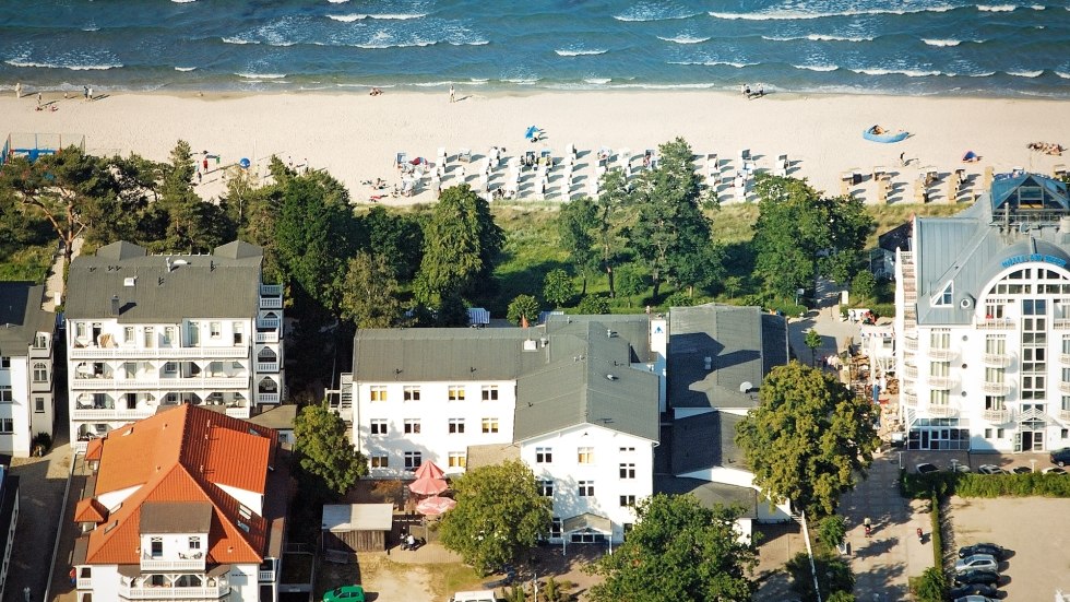 Located directly on the beach promenade of Binz, © Grabowski/luftbildruegen.de