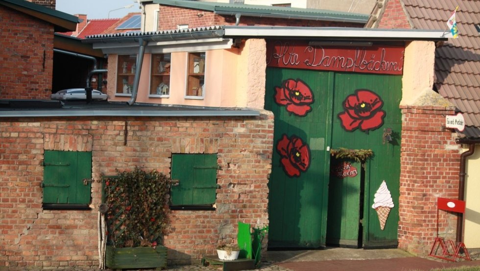 The entrance gate to the Old Steam Bakery from the church square Damgarten, © Alte Dampfbäckerei/Wilma Welzel