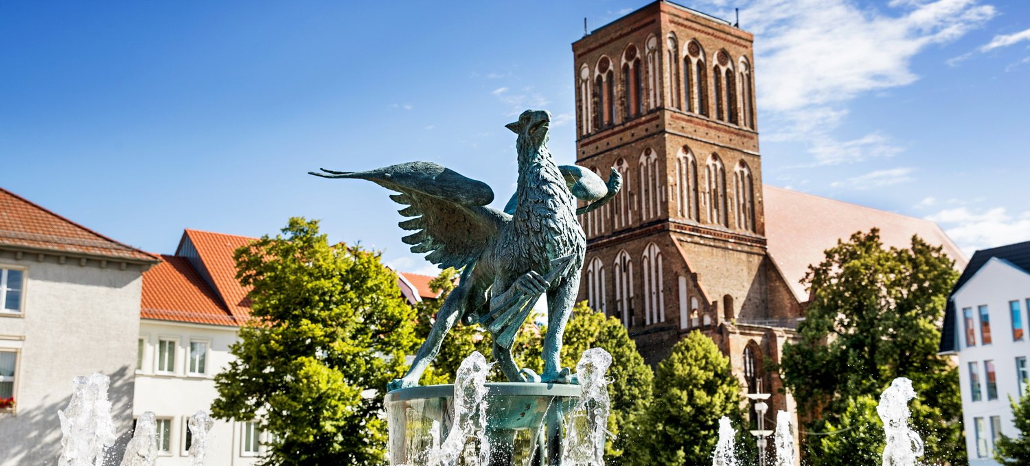 Market square with fountain and Nikolai church in the Hanseatic city of Anklam, © Hansestadt Anklam