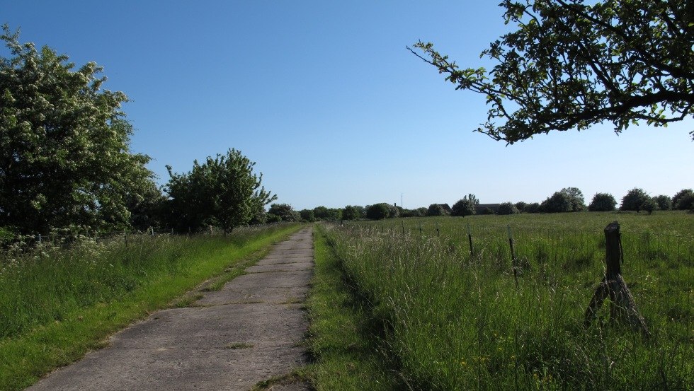 Visitors are guided around the island on signposted paths, © TMV