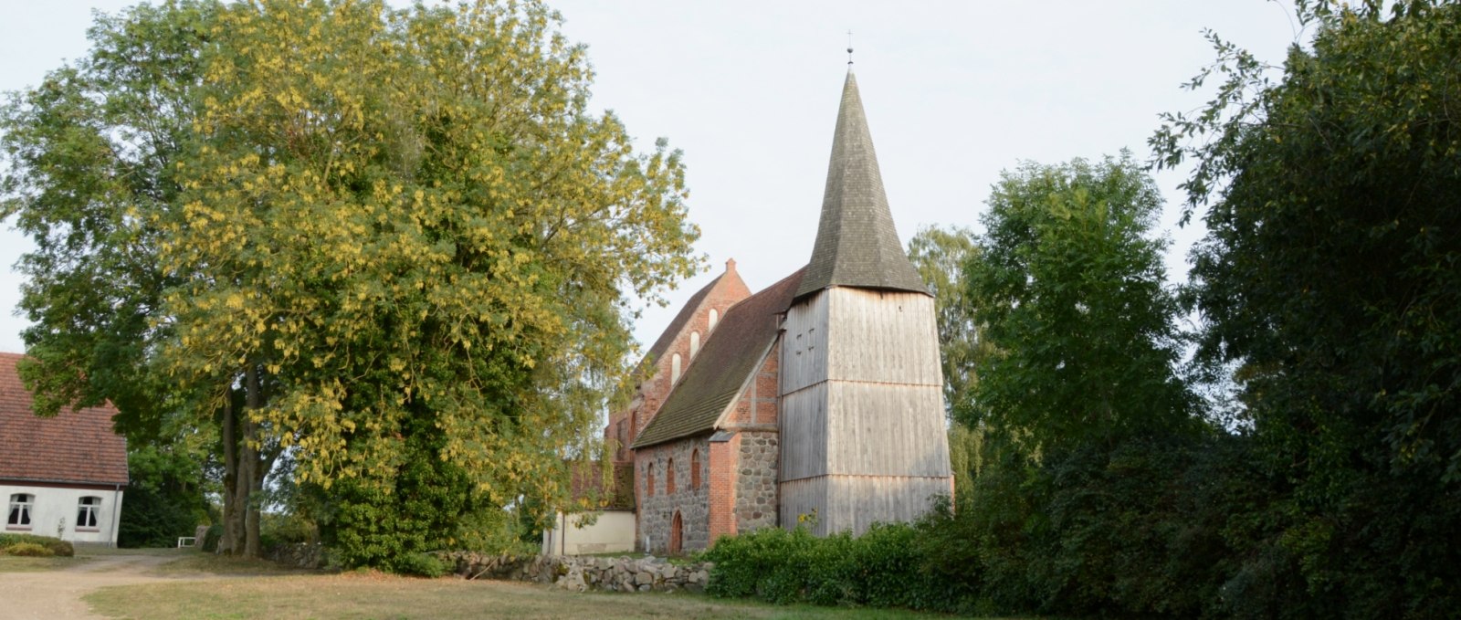 The medieval village church of Kuppentin in late summer., © Tourismusverband Mecklenburg-Schwerin