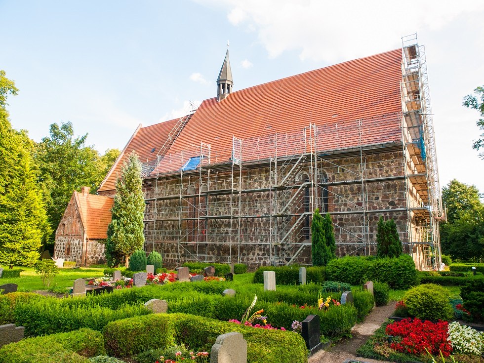 Cammin village church scaffolded - summer 2014, © Frank Burger