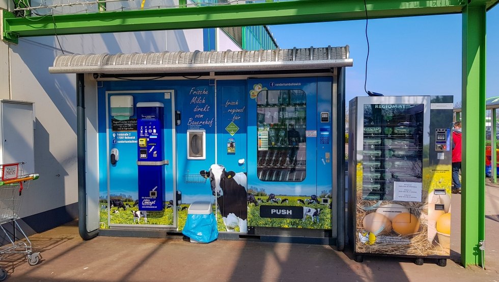 Milk vending machine GLOBUS, © Van der Ham Bollewick