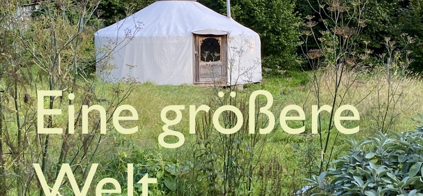 Open-air cinema in the Kulturgarten against the backdrop of a Mongolian yurt, © Heike Stegmann