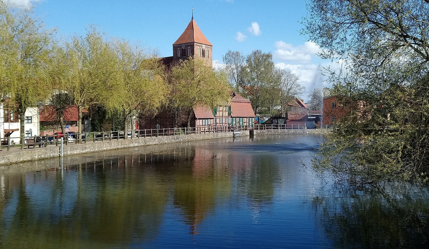 Mill pond with town mill and church, © Jana Koch