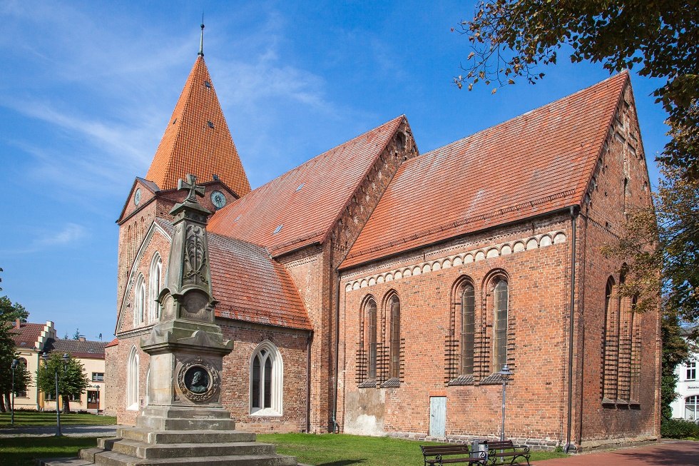 Church with war memorial (1870/71), © Frank Burger