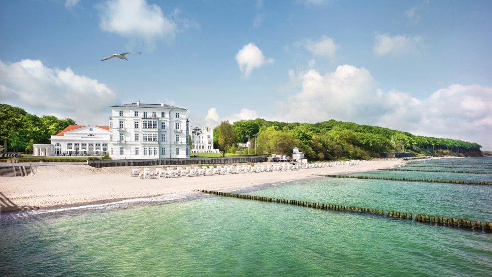 The luxury hotel right on the beach comprises an ensemble of six classicist buildings in Germany's first seaside resort., © Grand Hotel Heiligendamm