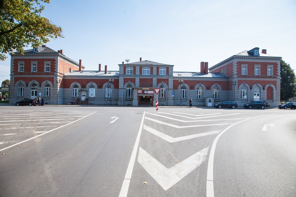 The station from the street side., © Frank Burger