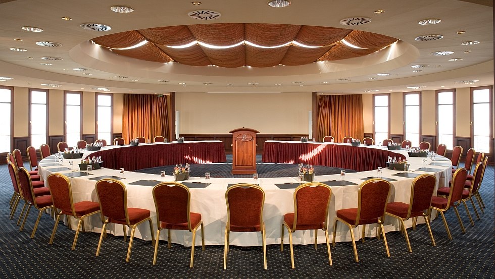 Meeting room in the congress center, © Yachthafenresidenz Hohe Düne