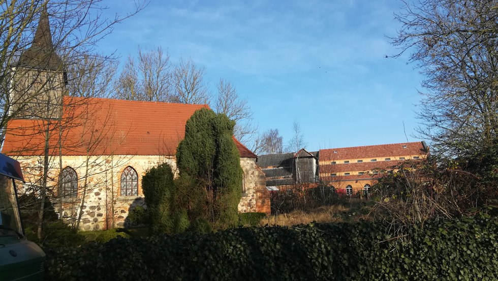 Church and granary Hohenbüssow/Tollensetal, © Leo Kraus