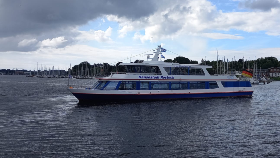 Linienfahrt vom Stadthafen nach Warnemünde©Blaue Flotte, © Blaue Flotte