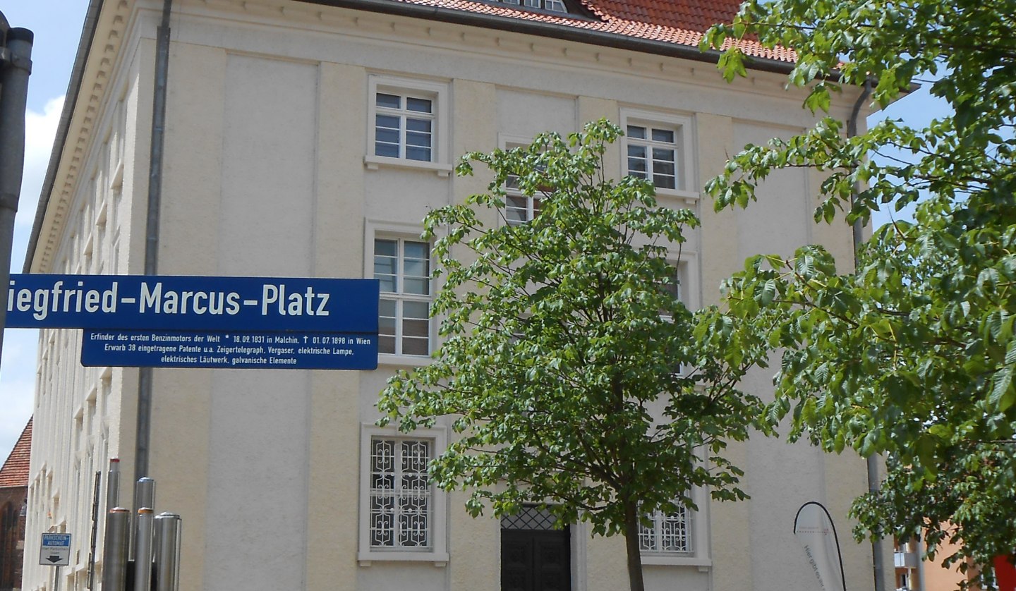 View of Marcus Square and Malchin City Hall, © Monika Kröger