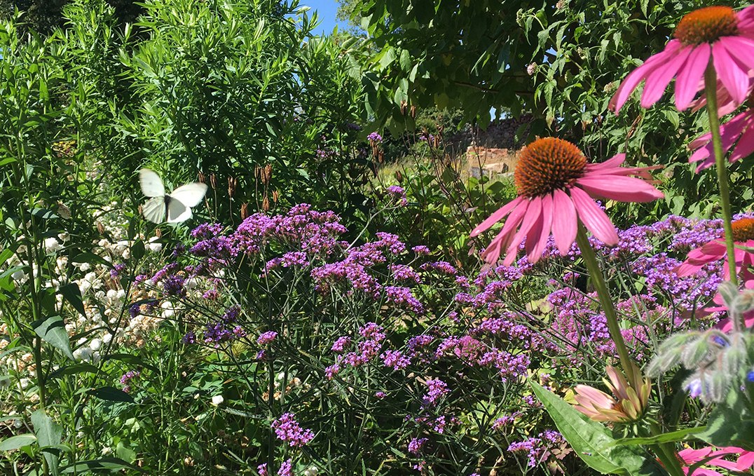 In the garden of the Goldenbow manor house, © Herrenhaus Goldenbow