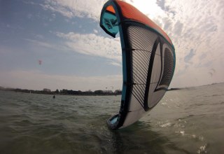 Kitesurfing at the shallow water spot in Pepelow, © Kitesurfschule Pepelow