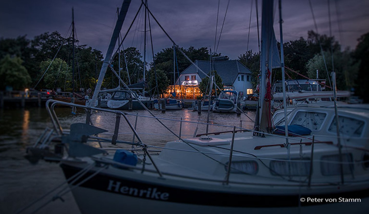 Räucherhaus Ahrenshoop at night, © Peter von Stamm