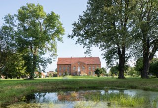 Hessenburg manor house park view, © Gutshaus Hessenburg / Philipp Obkircher