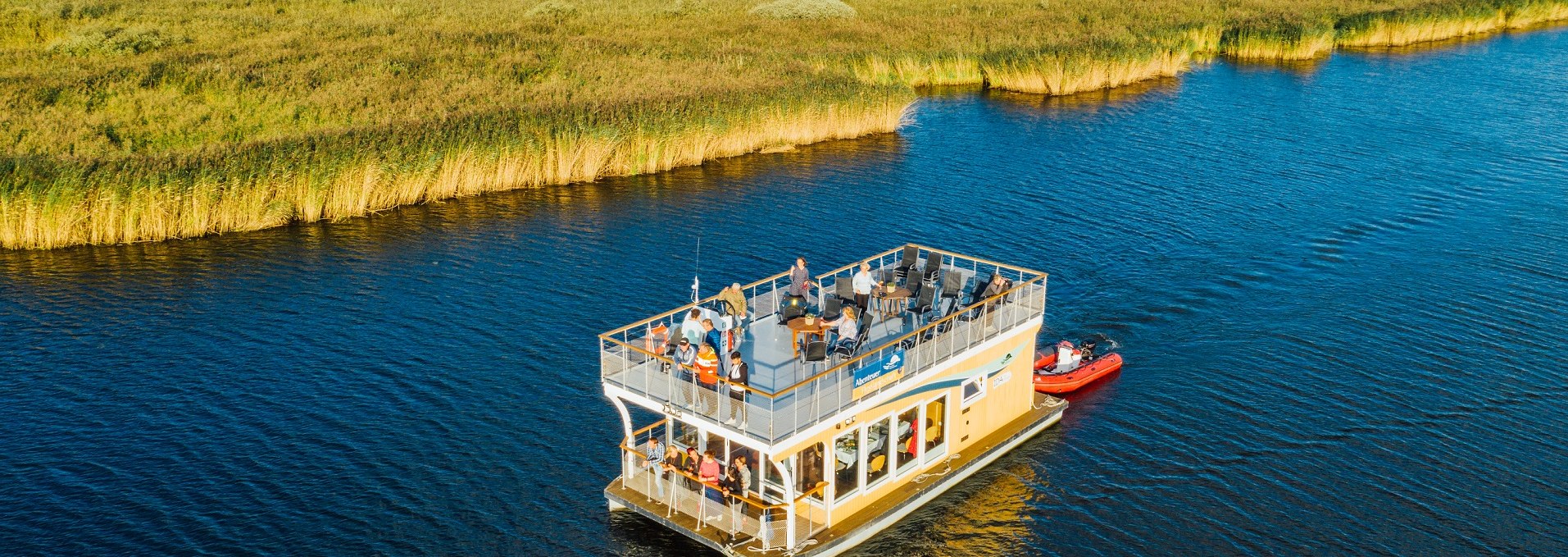 The hybrid ship "Ida vom Peendamm" is whisper-quiet during the season, taking daily tours in the wild and romantic Peene valley., © Esslinger