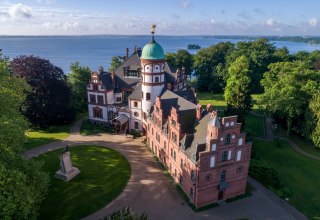 Exterior view of Wiligrad Castle from bird's eye view, © SSGK MV / Funkhaus Creative