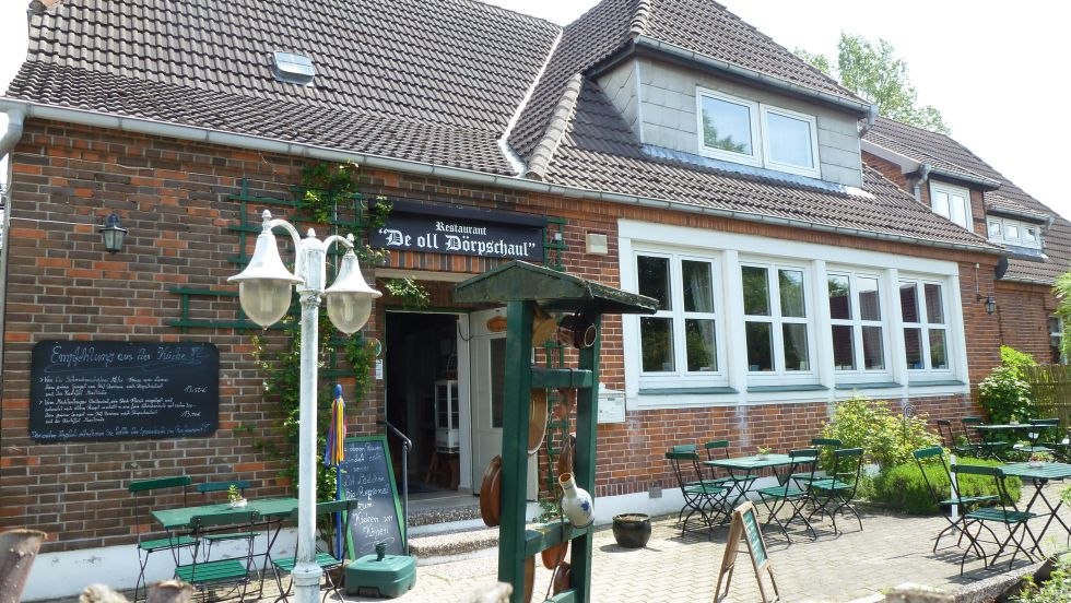 The organic restaurant "De oll Dörpschaul" is located in the former village school of Rosenow, © Susanne Trampnau