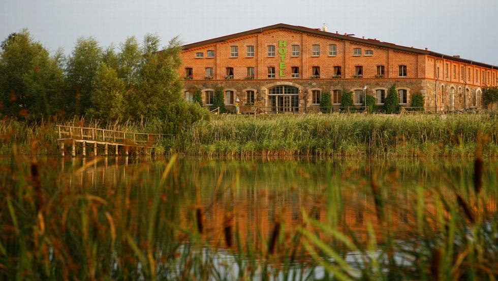 Exterior view barn (hotel side) at the village pond, © Reschke