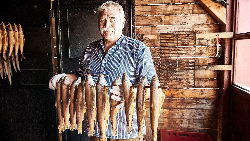 Almost daily we smoke on beech wood in our own smokehouses, © pocha.de