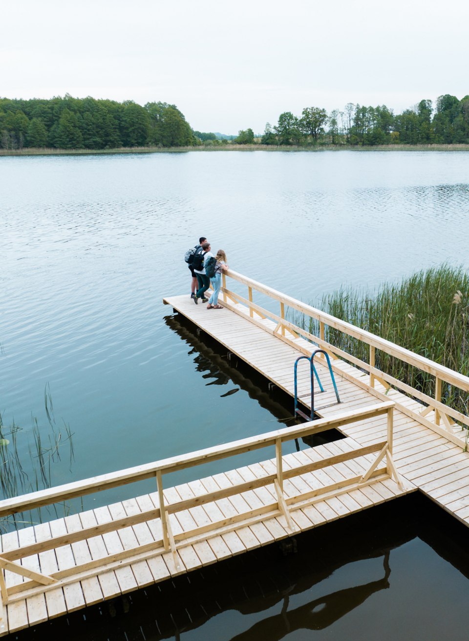 And a beaver actually swims past! Not far from the jetty on Lake Groß Raden, a beaver family has built its lodge., © TMV/Gross