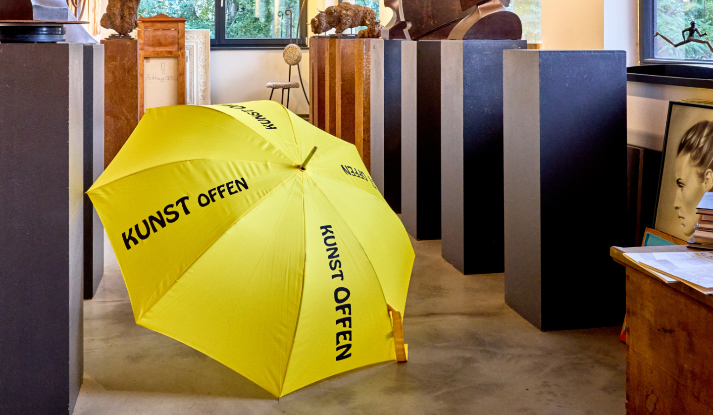 Yellow umbrella for KunstOffen, © Oliver Borchert