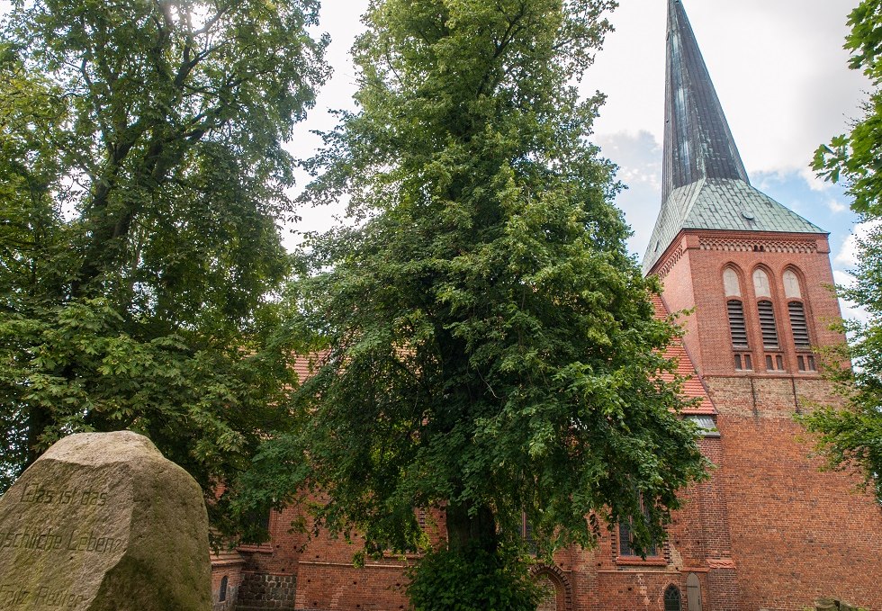 Church sideways from the north side, © Frank Burger