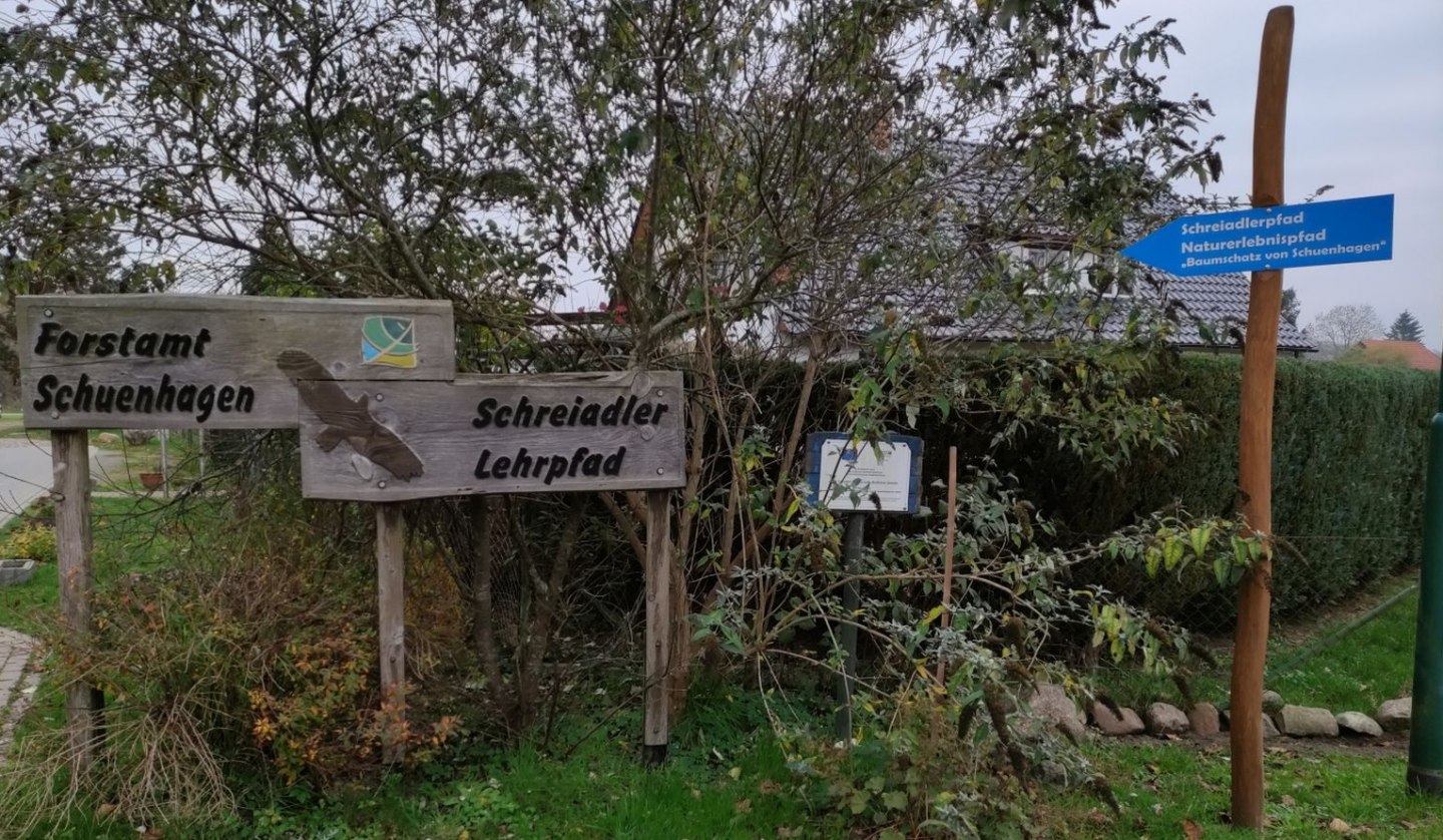 Entrance sign to the lesser spotted eagle course and nature trail at the forestry office Schuenhagen, © Liv E. Ipsen