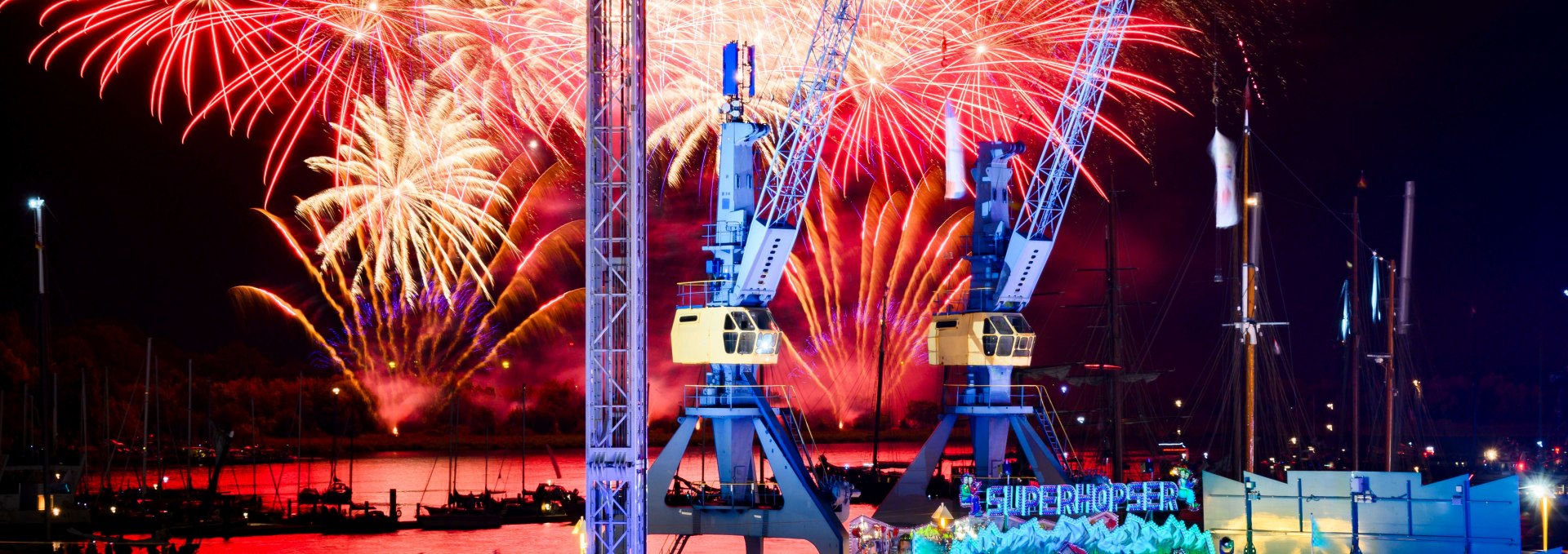 Fireworks in the city harbour for the Hanse Sail4 (c) TZRW, Holger Martens, © TZRW, Holger Martens