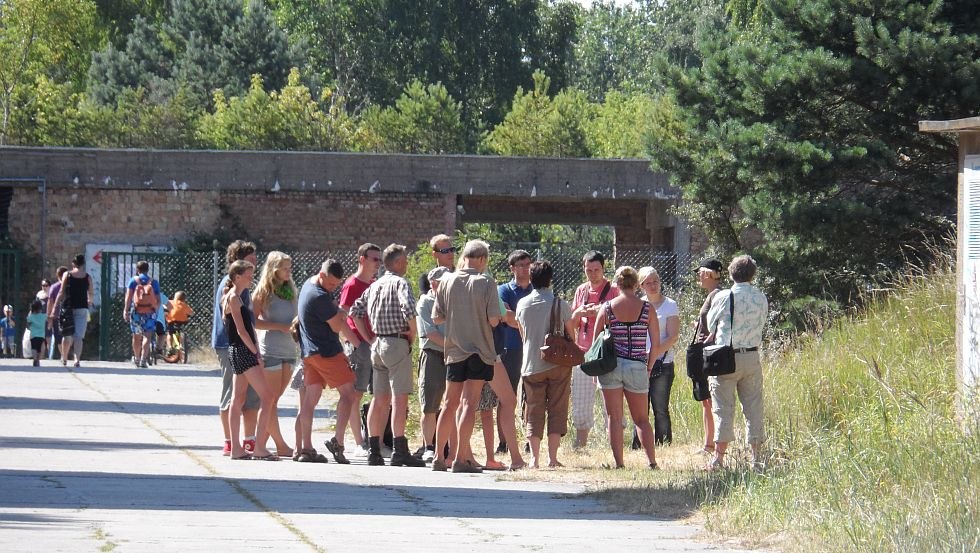 Historical terrain tours on foot or by bike, © Archiv PRORA-ZENTRUM