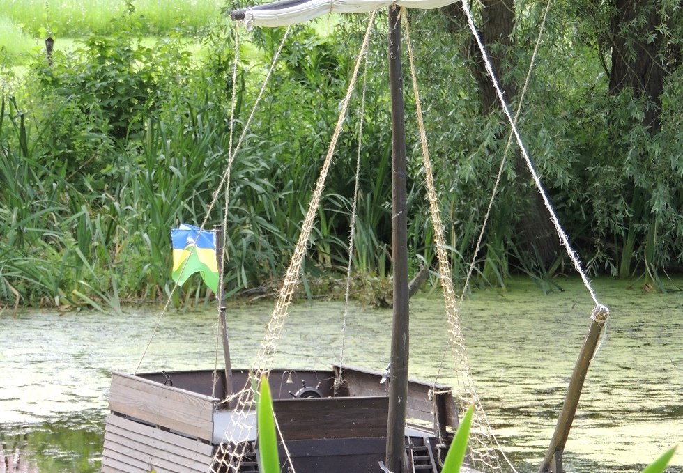 View on the extinguishing pond to the replica of the "Poeler Kogge, © Kurverwaltung Insel Poel