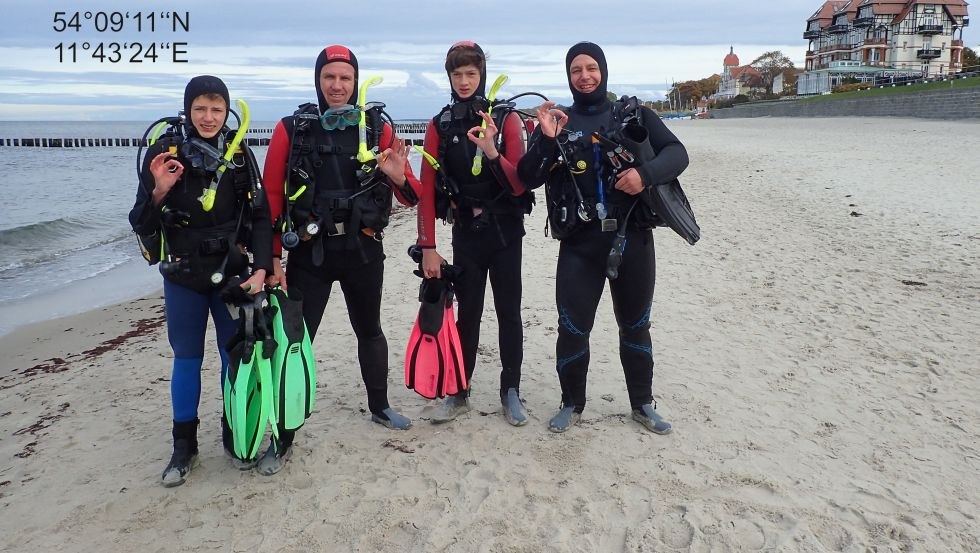 Diving students for trial diving at the Baltic Sea beach of Kühlungsborn, © Tauchbasis Baltic