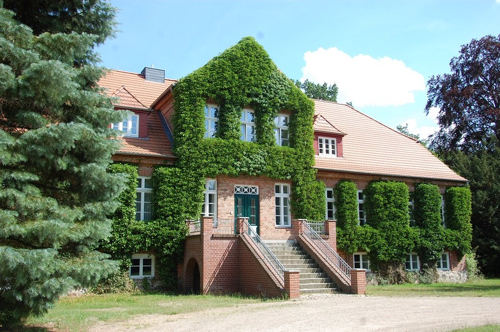 The administrative building is still the seat of the forestry administration., © Gabriele Skorupski