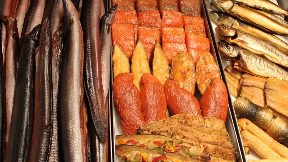 Smoked fish offer in fish store, © F&F Fisch und Feinkost GmbH