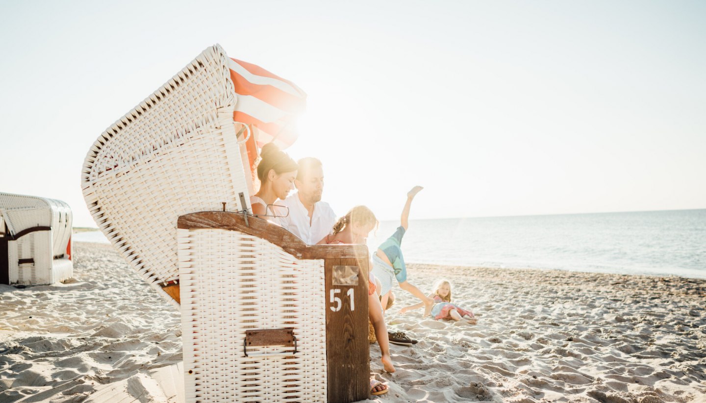 Soak up the sun in a beach chair in the Baltic resort of Dierhagen., © TMV/Pocha.de