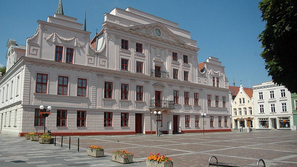 The Güstrow town hall with classicist facade, © Christoph Nahr