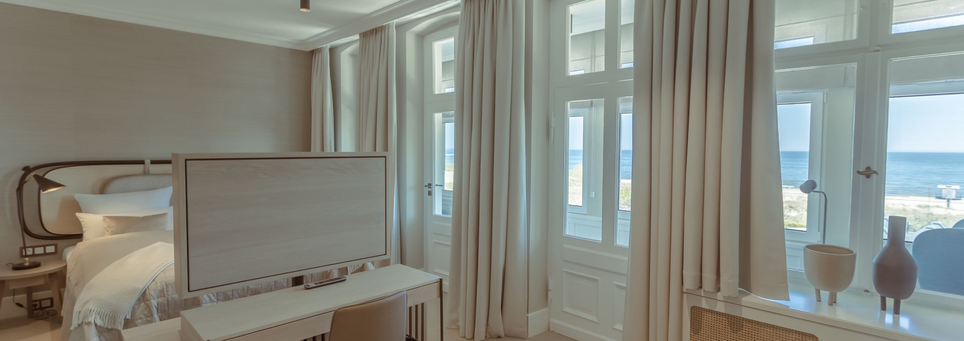 Junior suite loggia with sea view, © Strandhotel Ostende