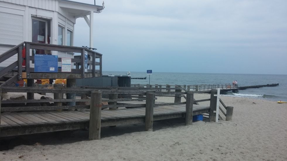 Handicapped accessible bathing jetty at beach access 8, © TSK