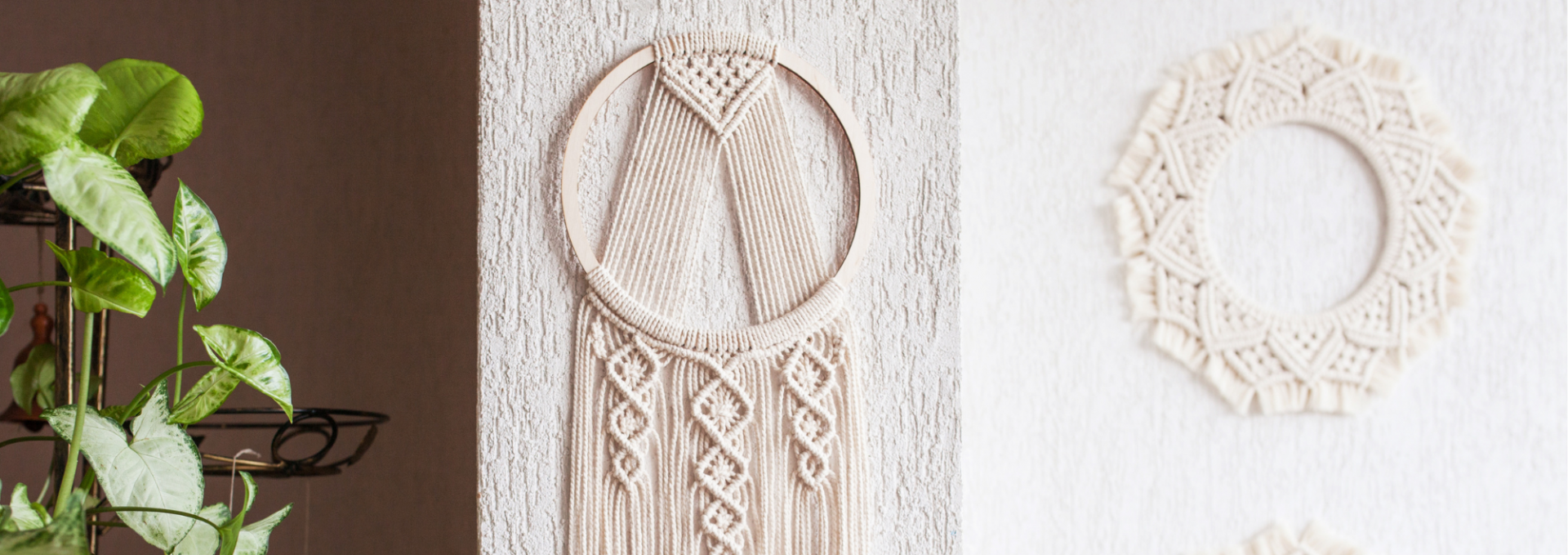 Dreamcatchers and door decorations made from macramé, © © RBNB